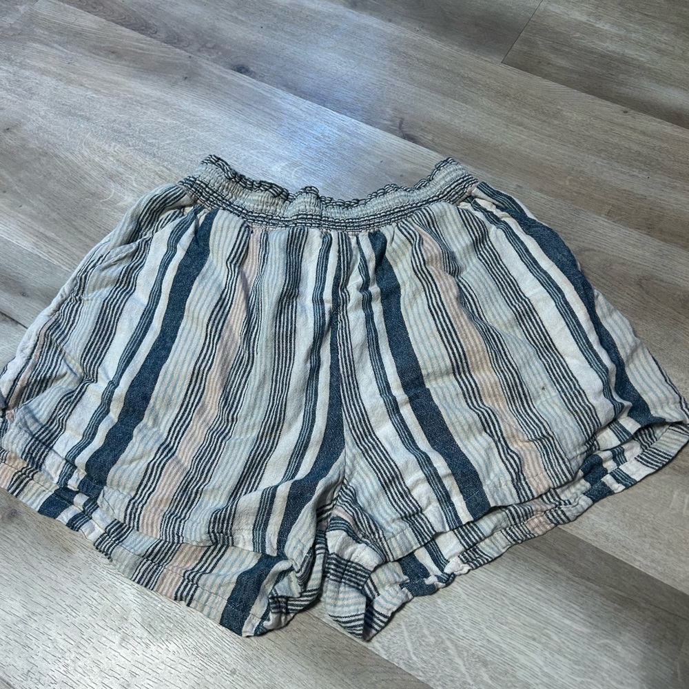 woman’s medium shorts, stretchy comfortable